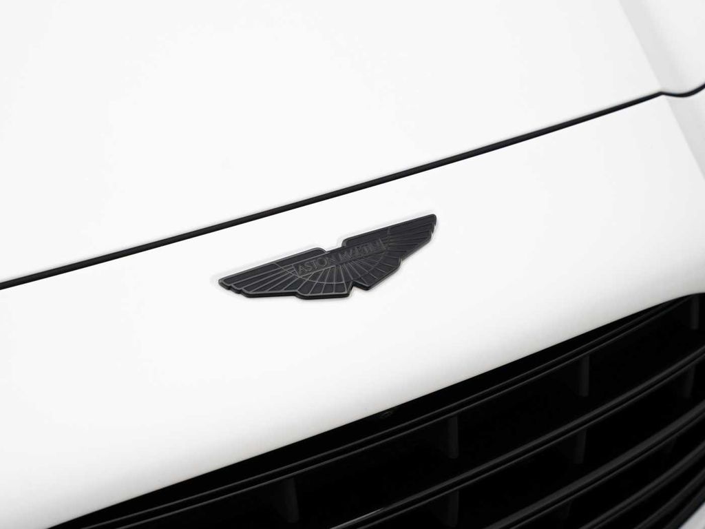 Aston Martin DBX 2023