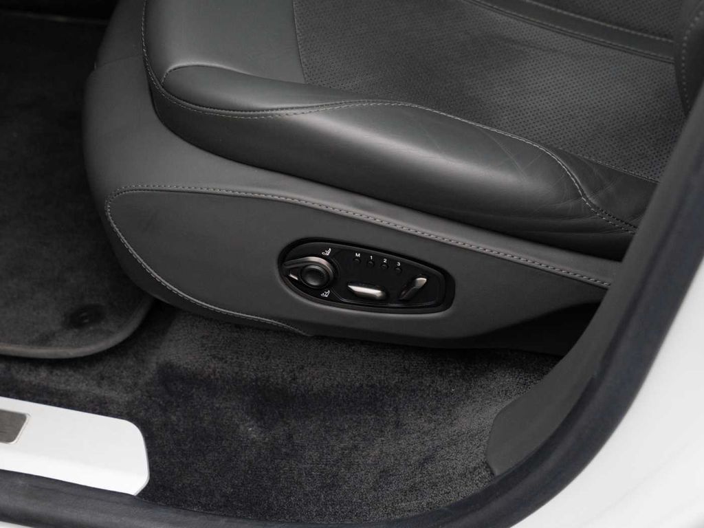 Aston Martin DBX 2023