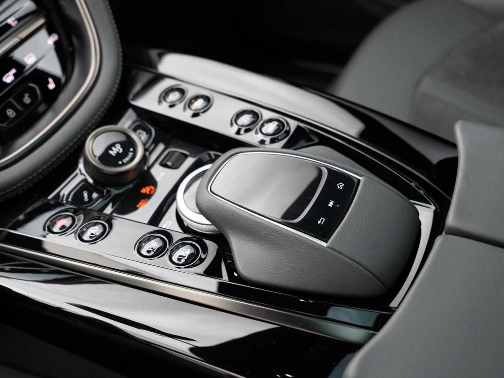 Aston Martin DBX 2023