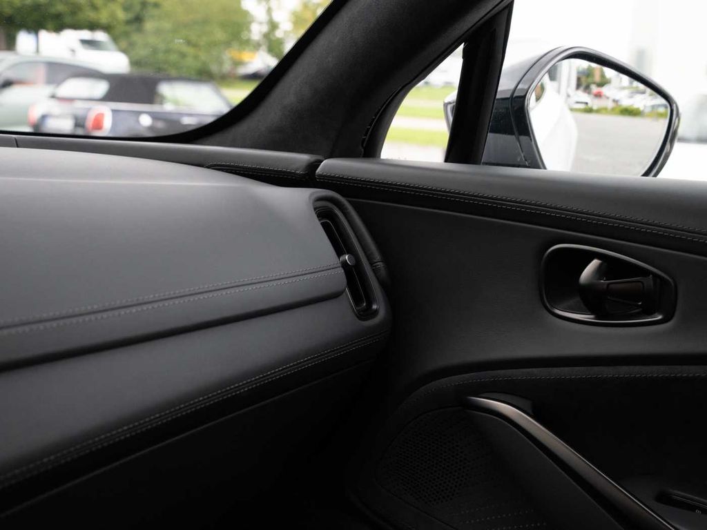 Aston Martin DBX 2023