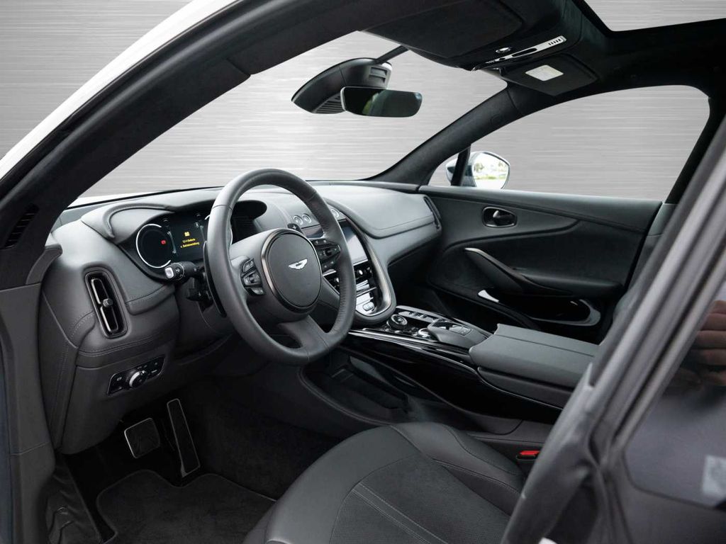 Aston Martin DBX 2023