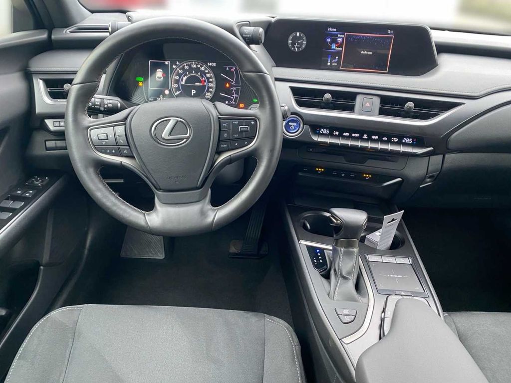 Lexus UX 2021