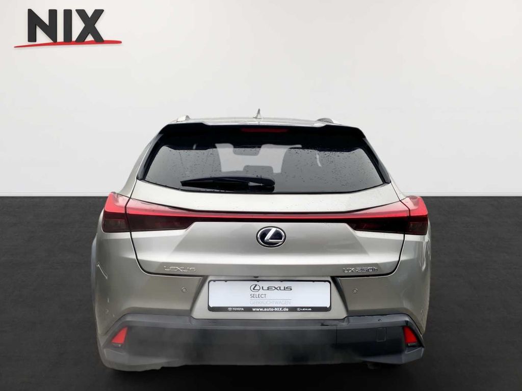 Lexus UX 2021