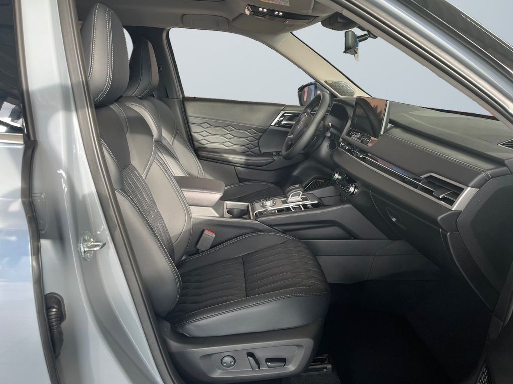 Mitsubishi Outlander 2025