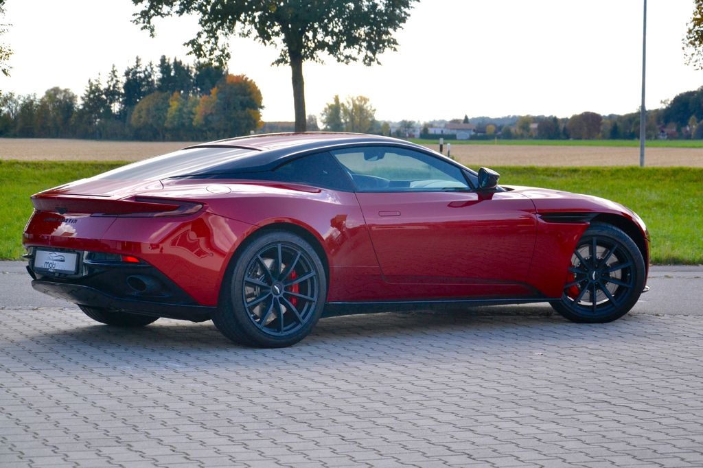 Aston Martin DB11 2022