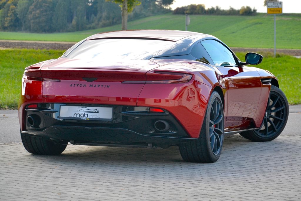 Aston Martin DB11 2022