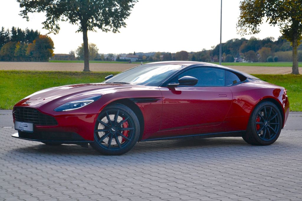 Aston Martin DB11 2022