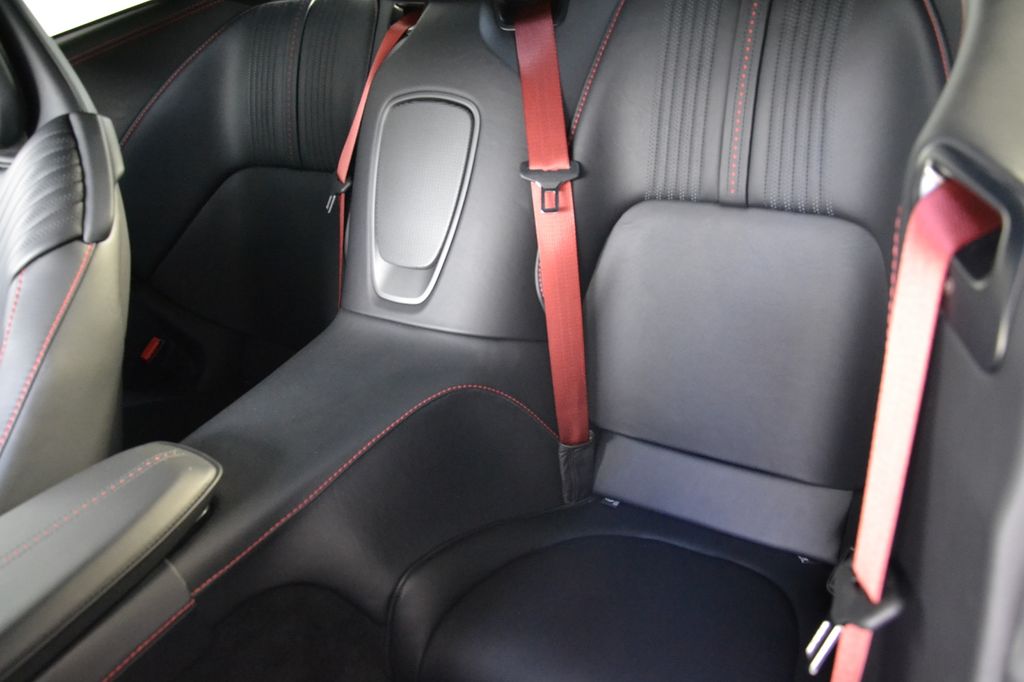 Aston Martin DB11 2022