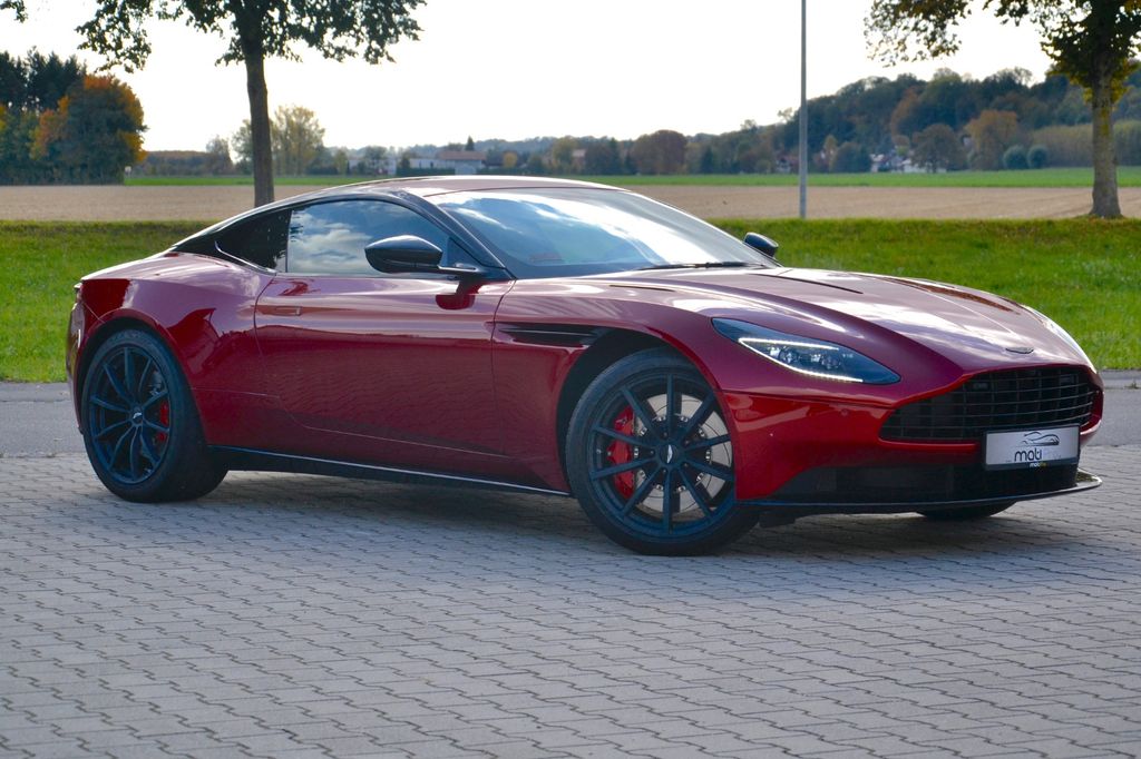 Aston Martin DB11 2022