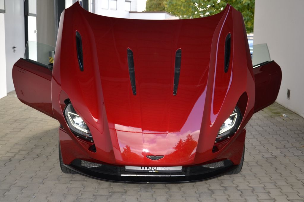 Aston Martin DB11 2022