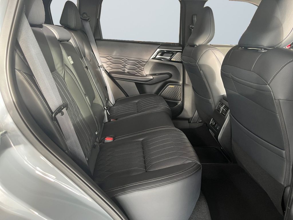 Mitsubishi Outlander 2025