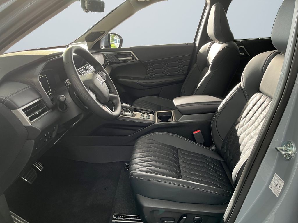 Mitsubishi Outlander 2025