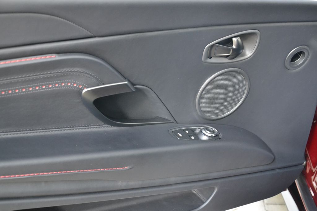 Aston Martin DB11 2022