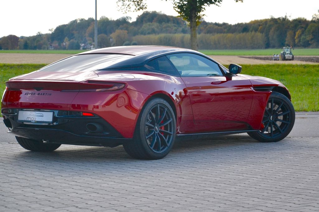 Aston Martin DB11 2022