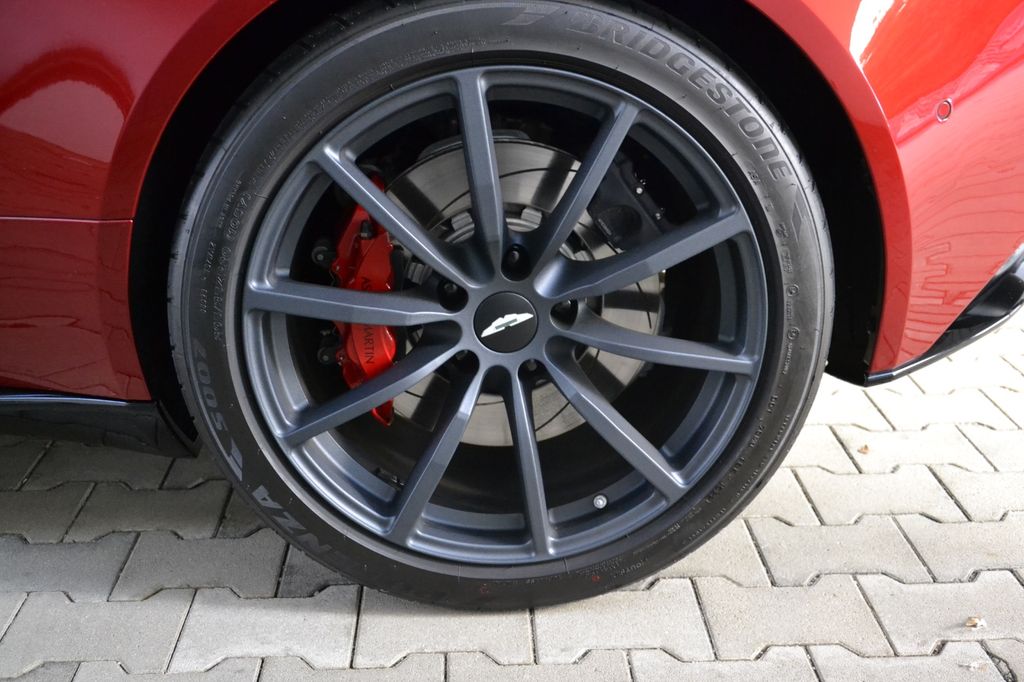 Aston Martin DB11 2022