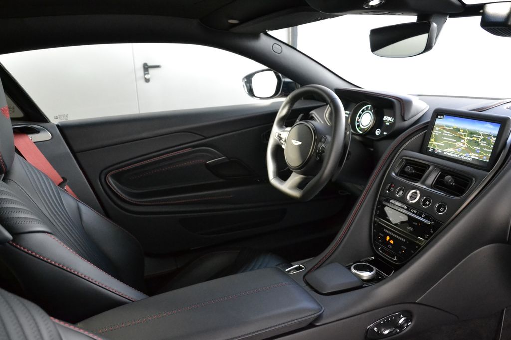 Aston Martin DB11 2022