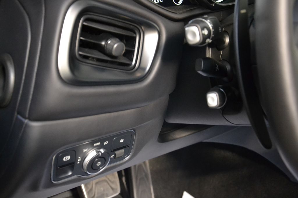 Aston Martin DB11 2022