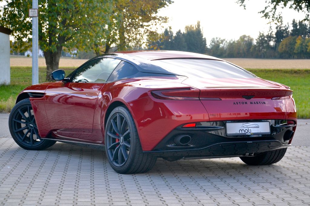 Aston Martin DB11 2022