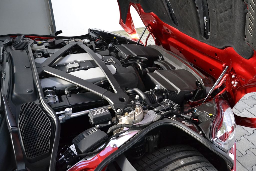 Aston Martin DB11 2022