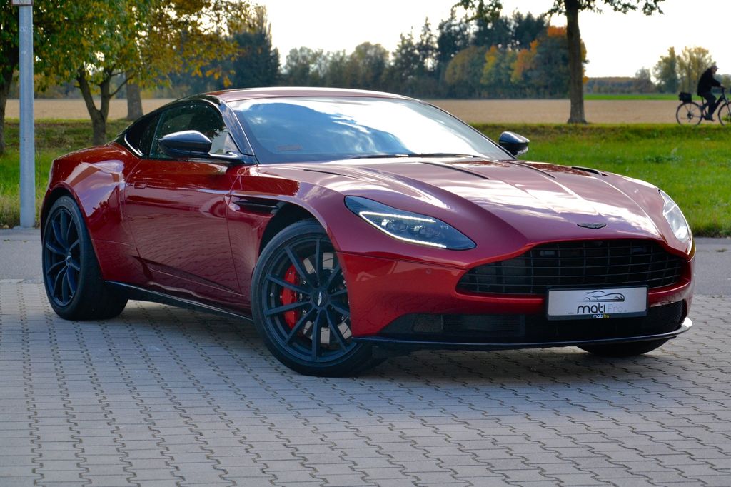 Aston Martin DB11 2022