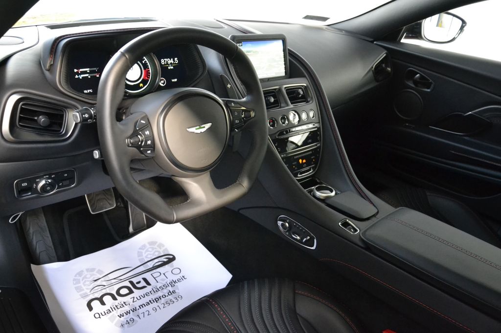 Aston Martin DB11 2022