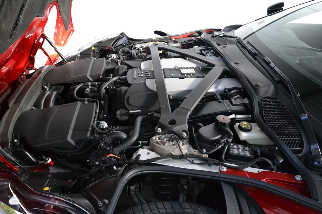 Aston Martin DB11 2022