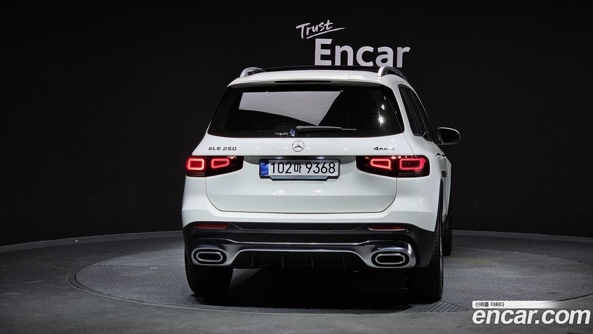 Mercedes-Benz GLB-Class 2023