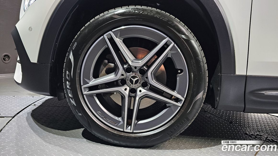 Mercedes-Benz GLB-Class 2023