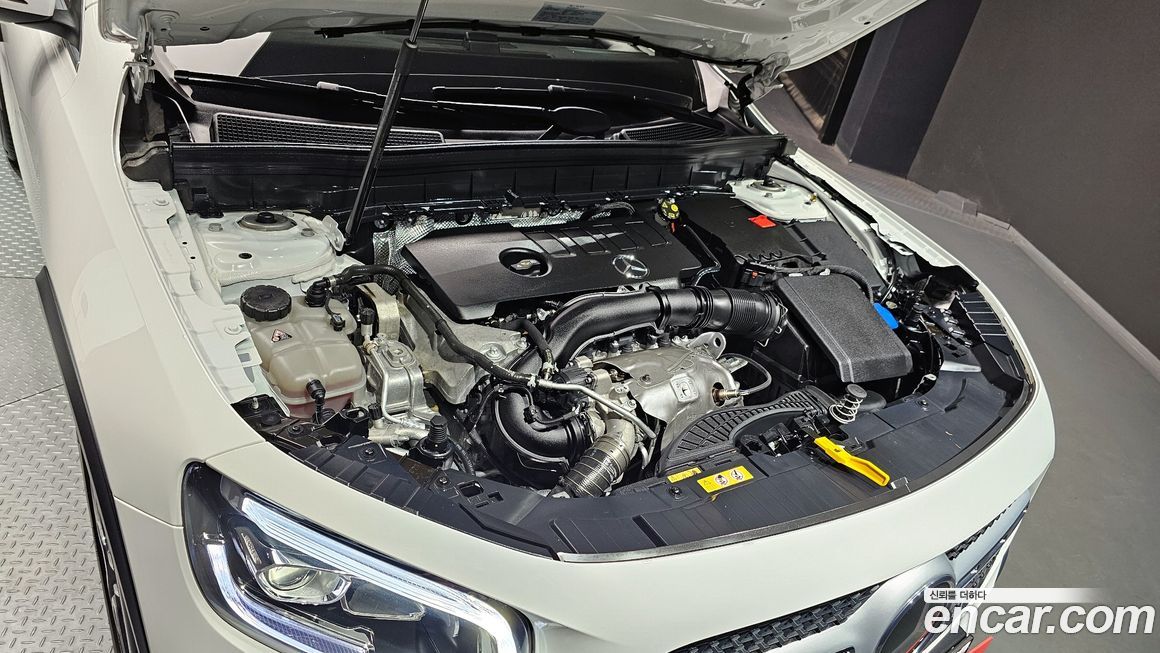 Mercedes-Benz GLB-Class 2023