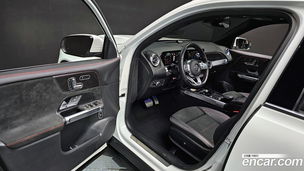 Mercedes-Benz GLB-Class 2023