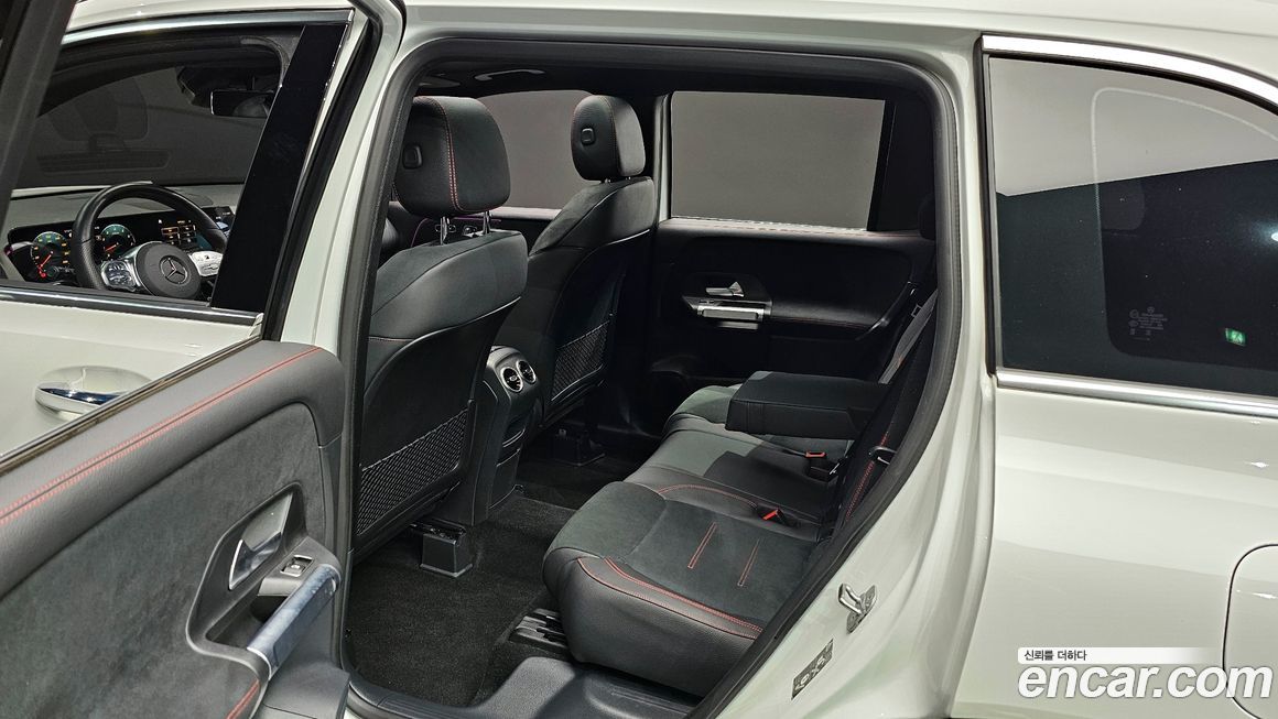 Mercedes-Benz GLB-Class 2023