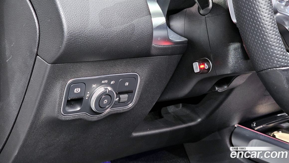 Mercedes-Benz GLB-Class 2023