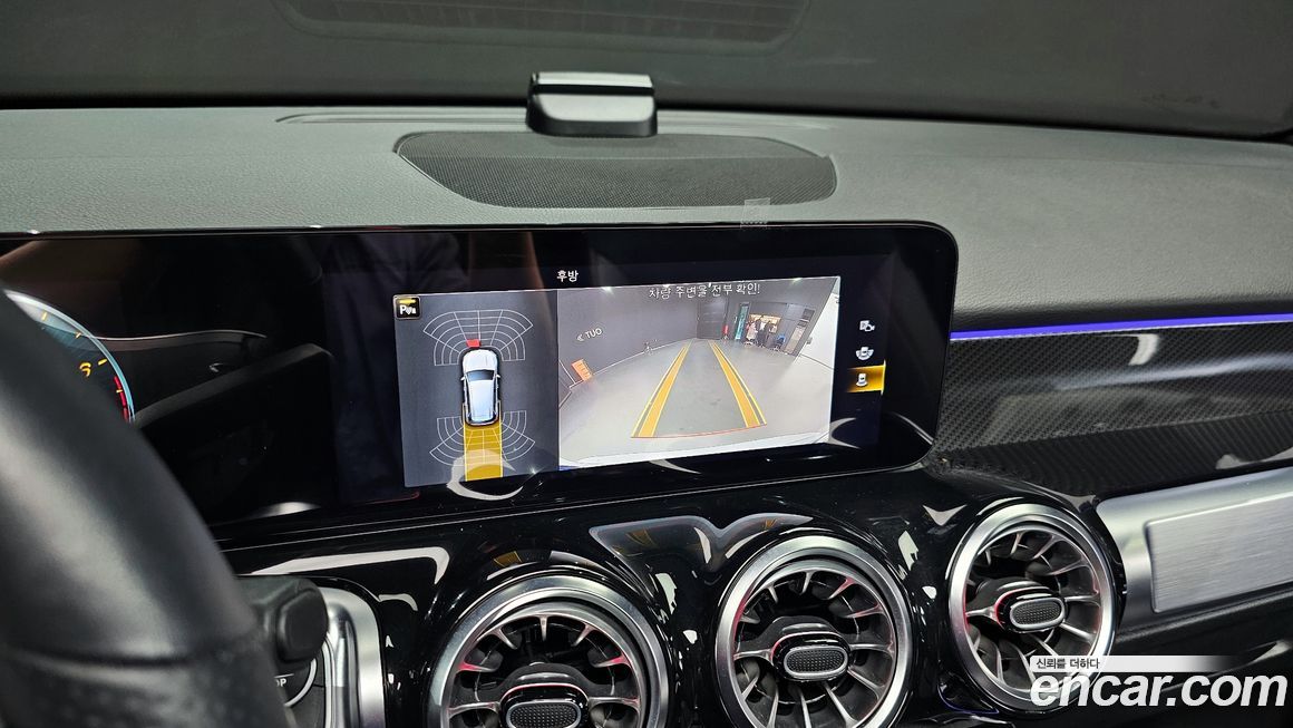 Mercedes-Benz GLB-Class 2023