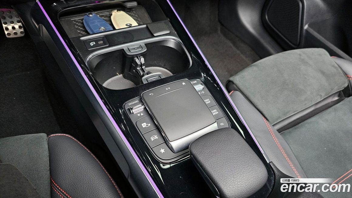 Mercedes-Benz GLB-Class 2023