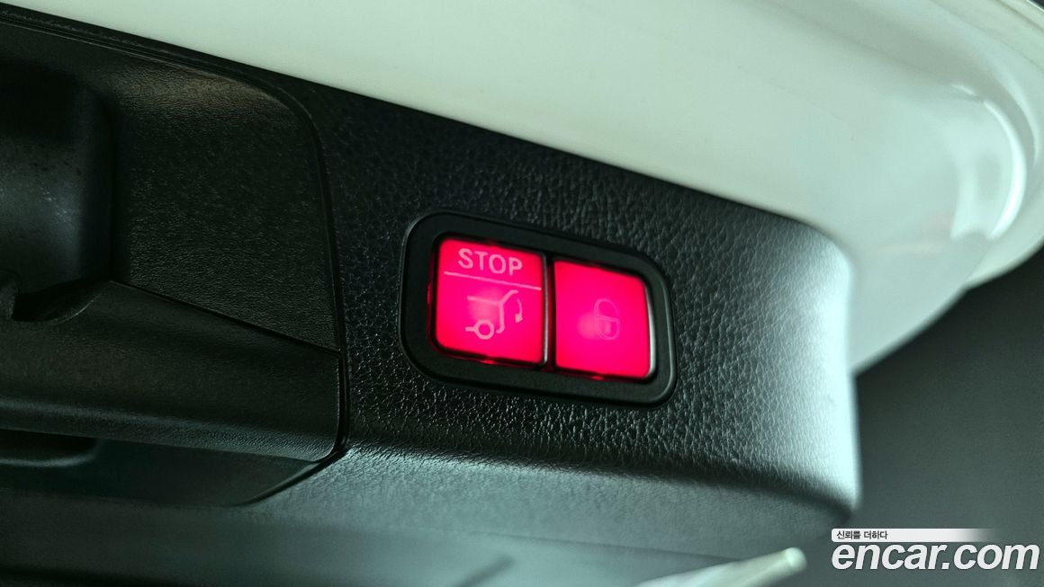 Mercedes-Benz GLB-Class 2023