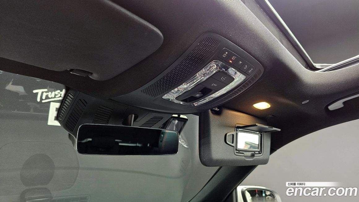 Mercedes-Benz GLB-Class 2023