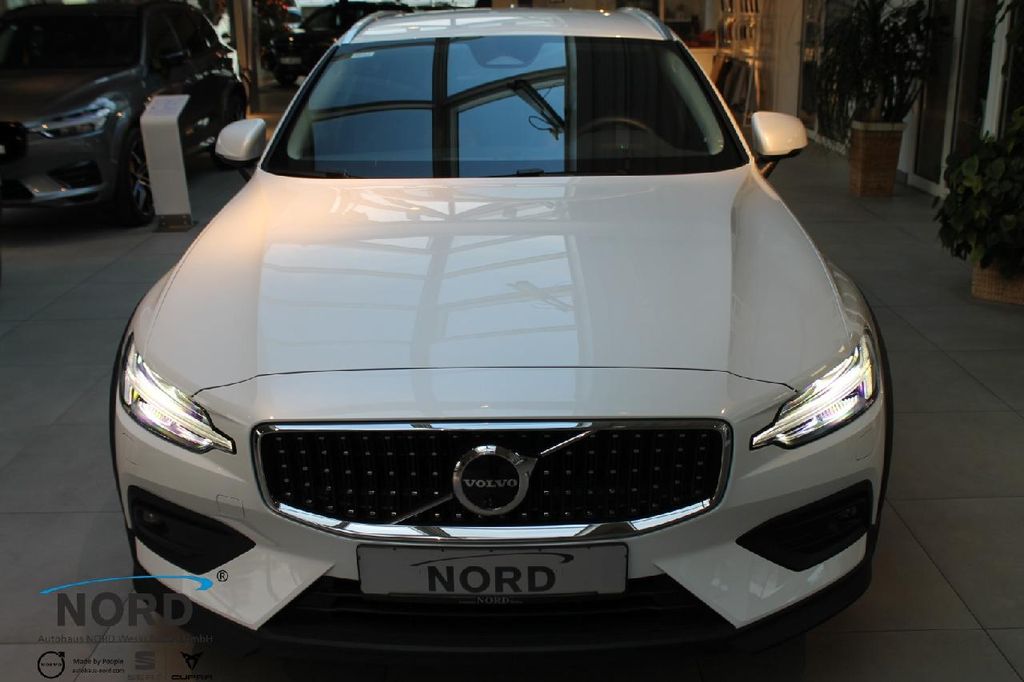 Volvo V60 Cross Country 2024