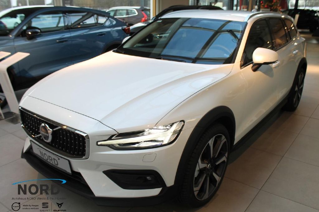 Volvo V60 Cross Country 2024