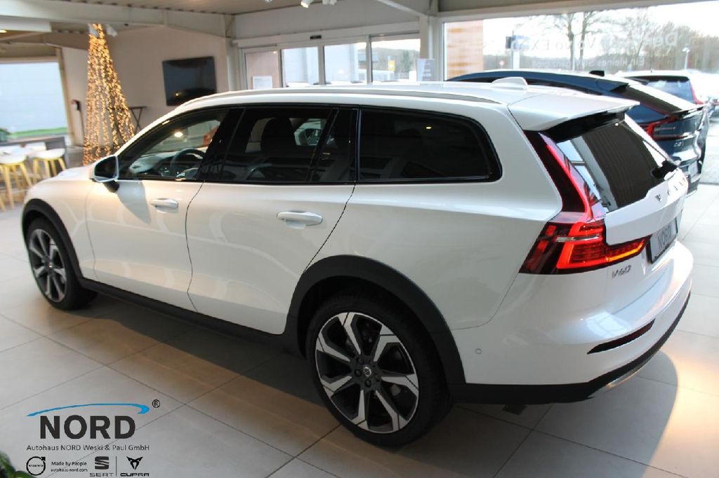 Volvo V60 Cross Country 2024