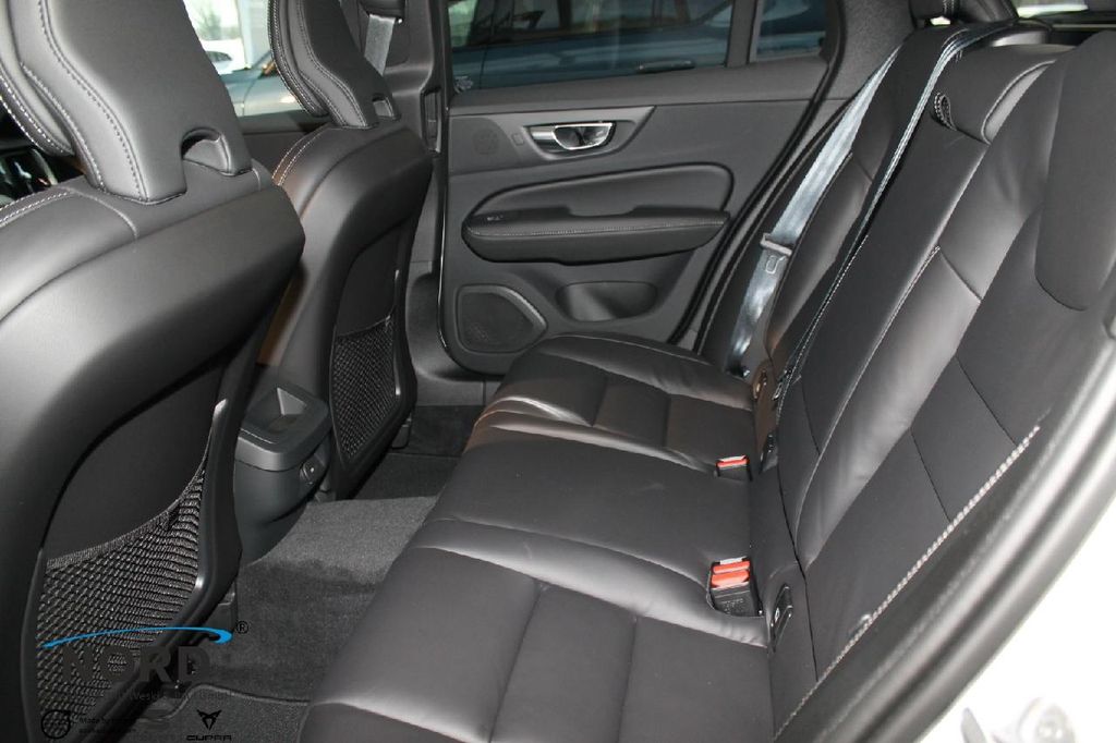 Volvo V60 Cross Country 2024