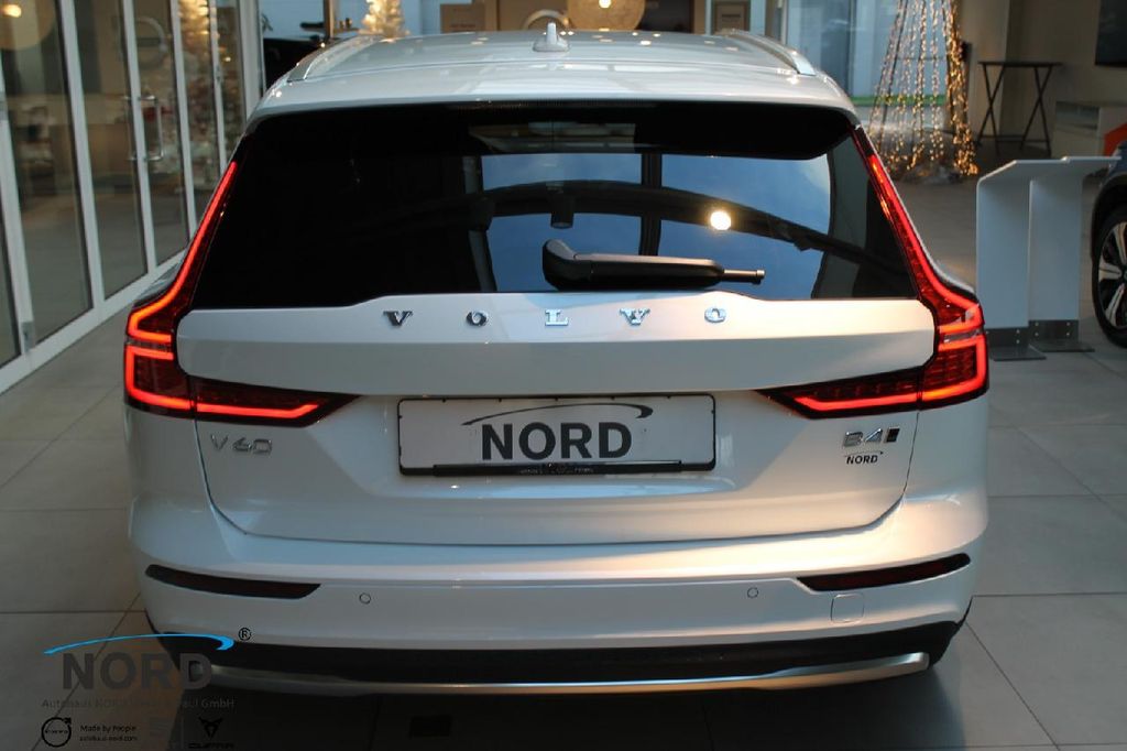 Volvo V60 Cross Country 2024