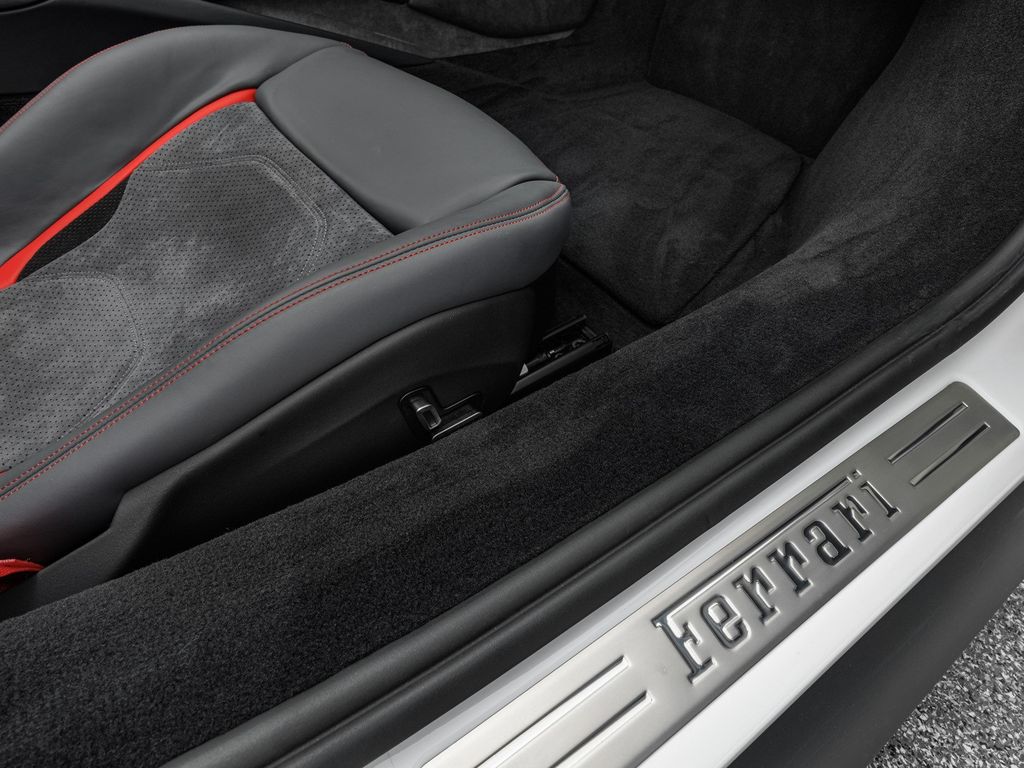 Ferrari 296 GTS 2025