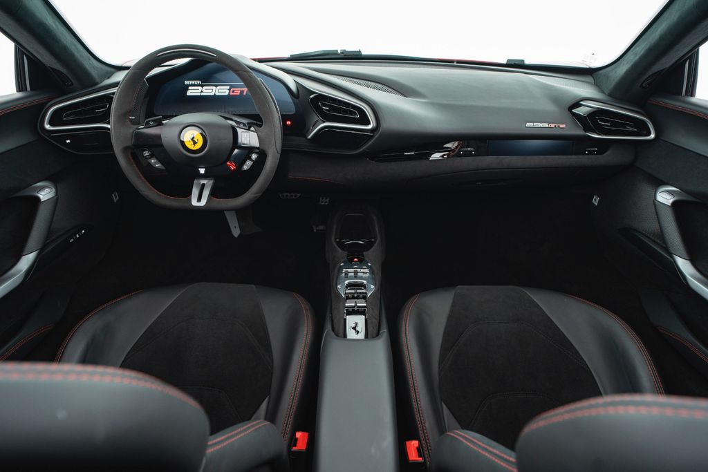 Ferrari 296 GTS 2024