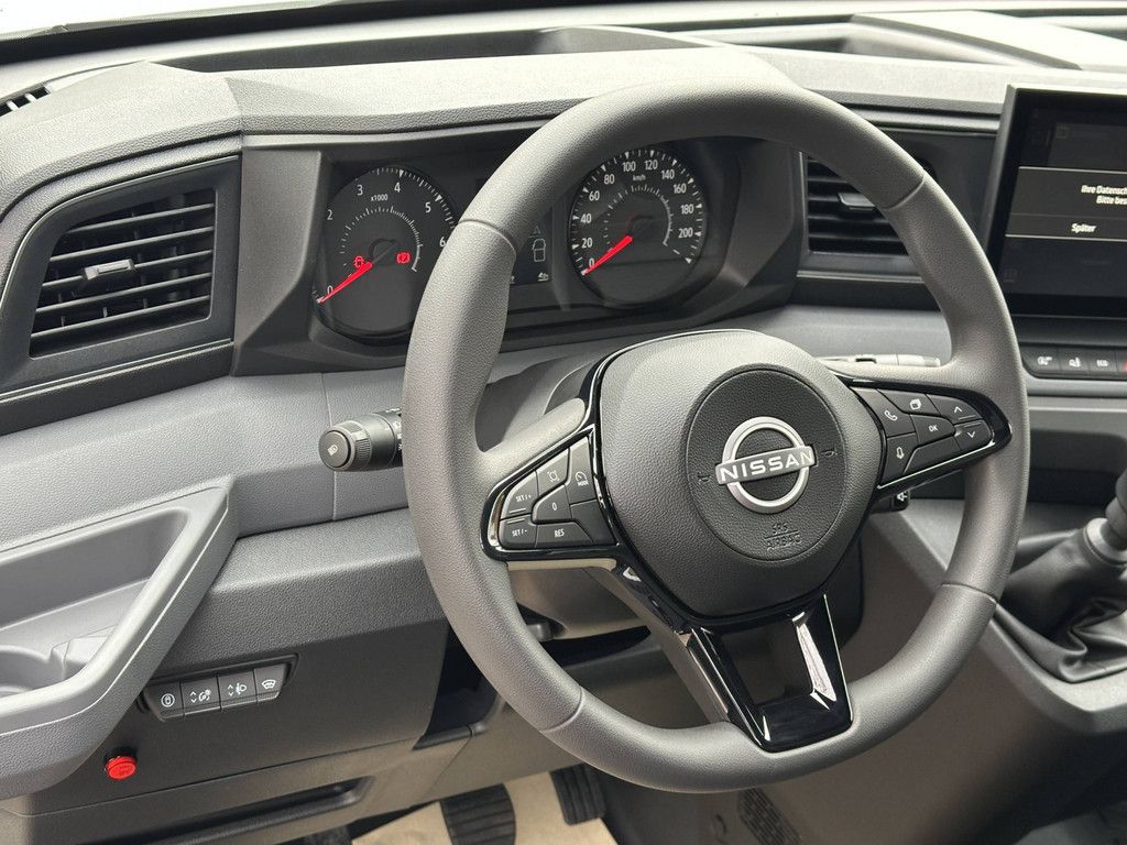 Nissan Interstar 2025