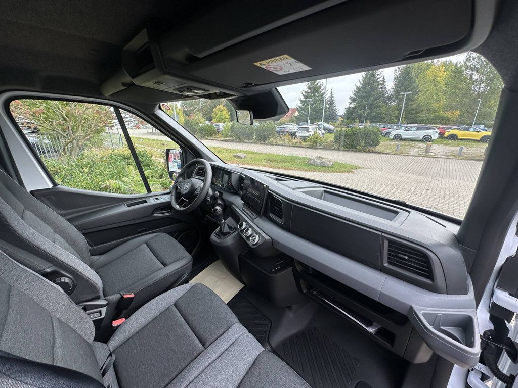 Nissan Interstar 2025