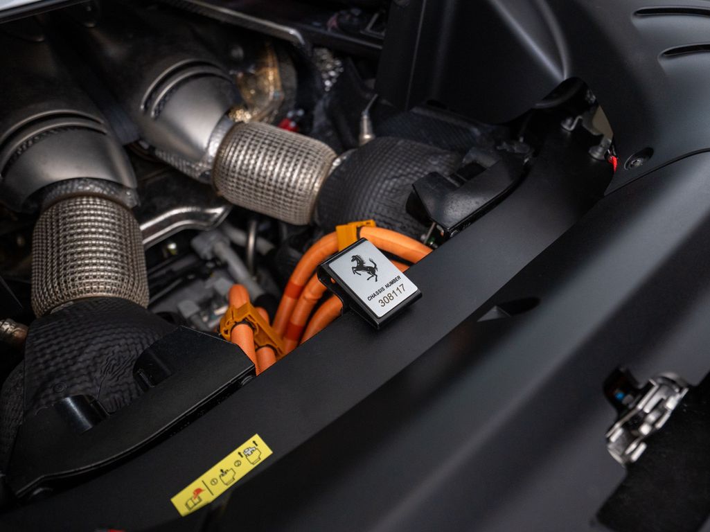 Ferrari 296 GTS 2024
