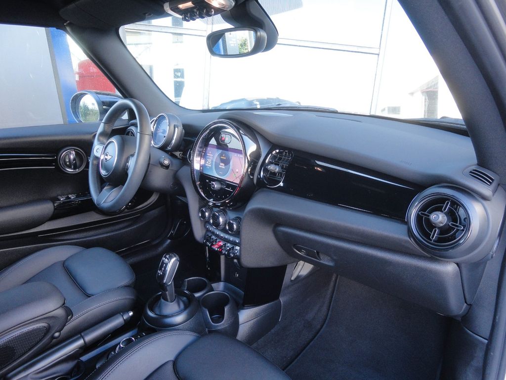 MINI Cooper Cabrio 2024