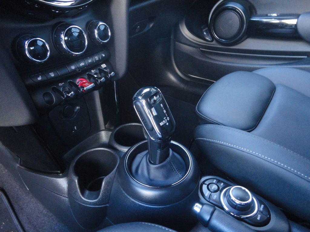 MINI Cooper Cabrio 2024