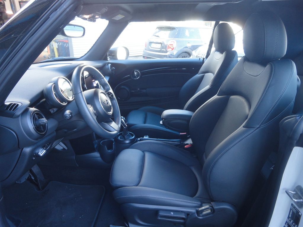 MINI Cooper Cabrio 2024