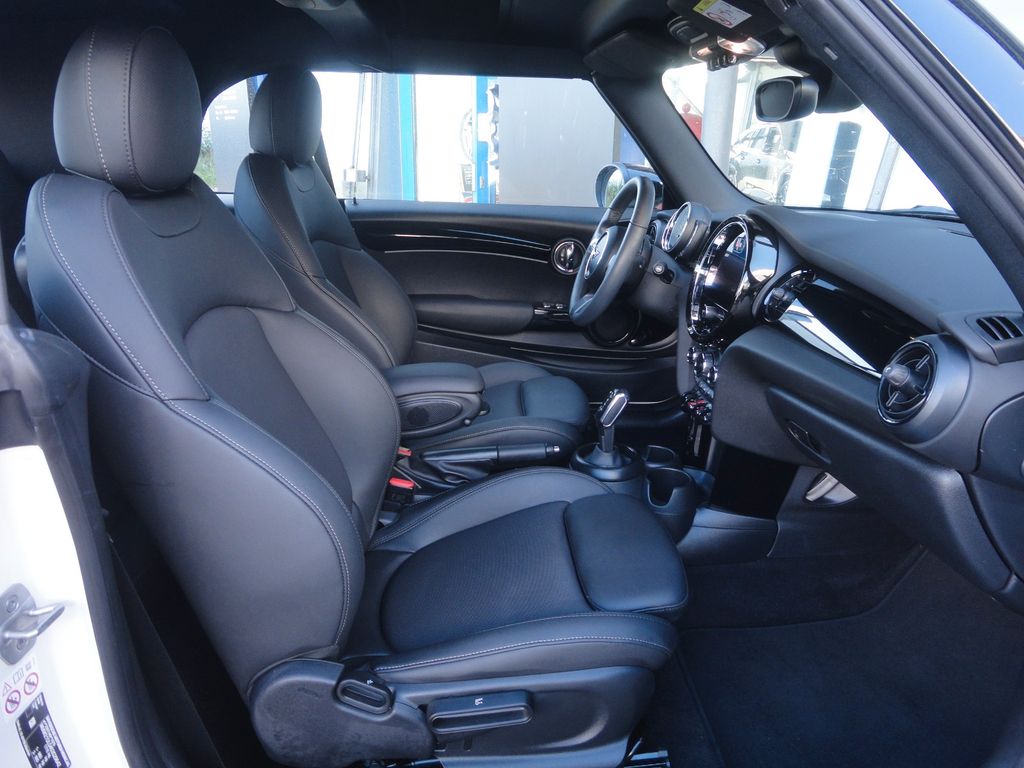 MINI Cooper Cabrio 2024